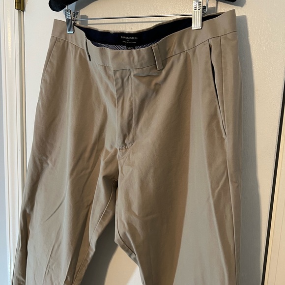 BANANA REPUBLIC Non-Iron Tailored Khaki Slim Pant - Size 34x32 - Picture 2 of 8